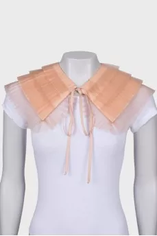 Powder collar with ties, with a tag