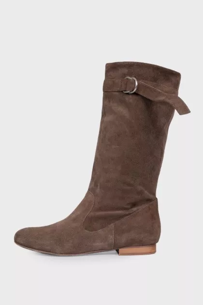 Suede low heel boots