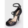 Leather sandals with belt buckles