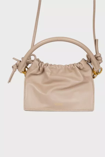 Leather bag with a thin strap