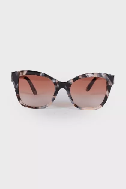 Wayfarer sunglasses