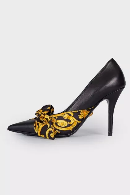 Shoes with textile bow