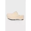 Platform slippers with fur
