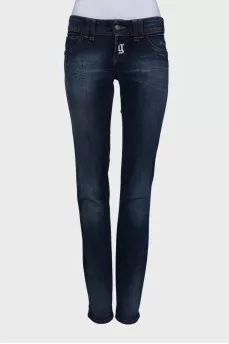 Blue jeans with embroidery