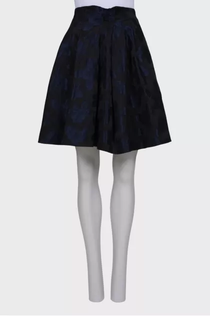 Black skirt in floral print