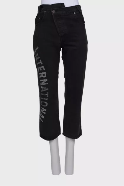 Black jeans with asymmetry