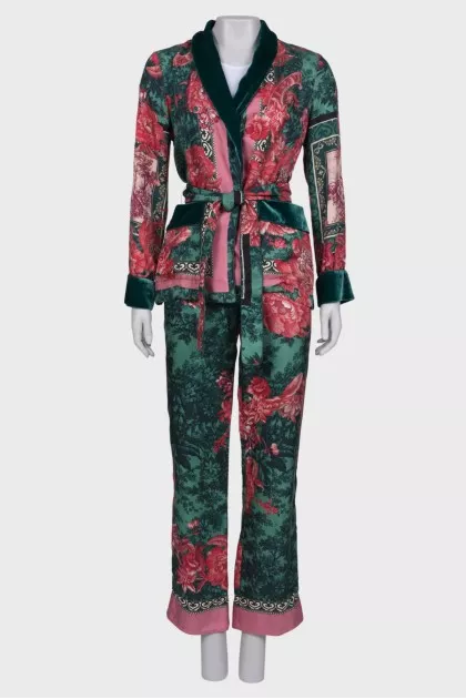 Silk suit with velor trim