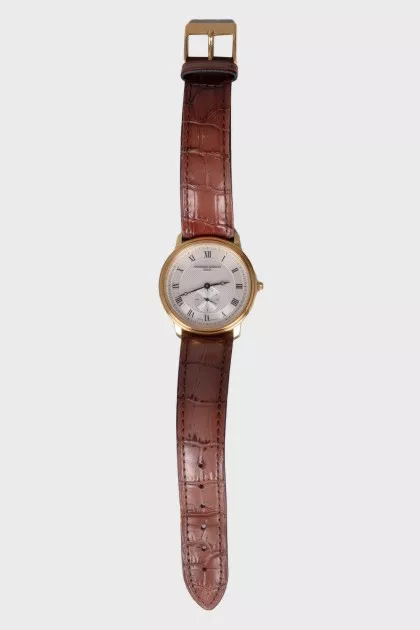 Men's watch with golden hardware