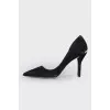 Side cutout suede pumps