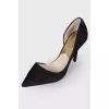 Side cutout suede pumps