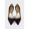 Side cutout suede pumps