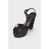 Black suede sandals with bow