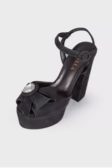Black suede sandals with bow