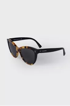 Sunglasses in leopard print
