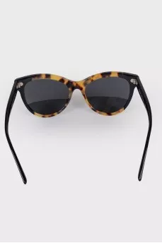 Sunglasses in leopard print