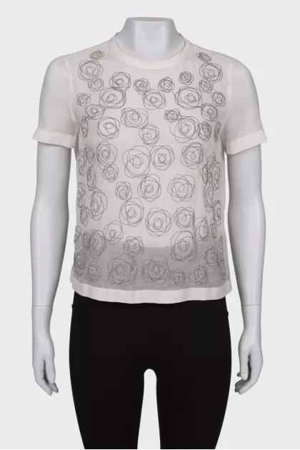 T-shirt with a slit at the back