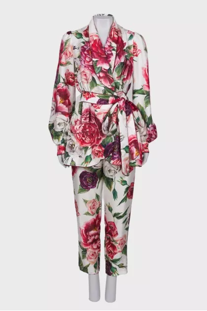 Silk suit with tag print