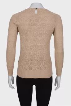 Knitted sweater with brooch