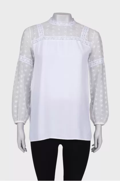 White blouse with lace