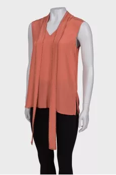 Blouse with ties at the collar