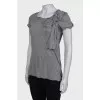 Gray T-shirt with a bow