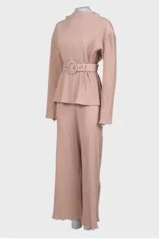 Beige pleated suit