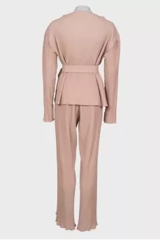 Beige pleated suit