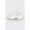 Белые кроссовки Triple S
