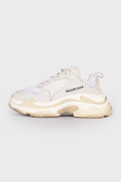 Белые кроссовки Triple S