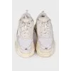 Белые кроссовки Triple S