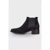 Pointed toecap suede boots