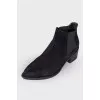 Pointed toecap suede boots