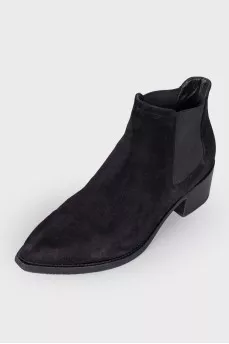 Pointed toecap suede boots