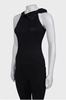 Black top with a bow on the shoulder