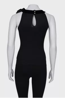 Black top with a bow on the shoulder