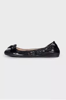 Lacquered black ballerinas