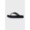 Square toecap flip flops