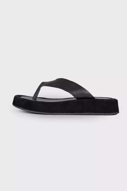 Square toecap flip flops