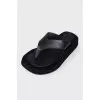 Square toecap flip flops