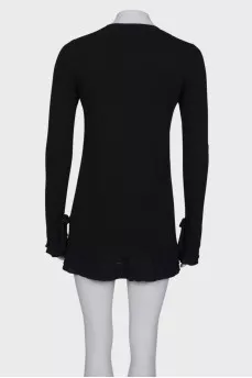 Dress with ruffles on the cuffs and hem