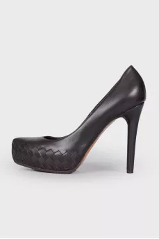 Black woven leather shoes