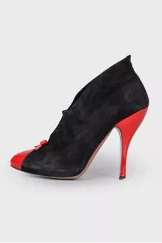 Suede shoes with red inserts