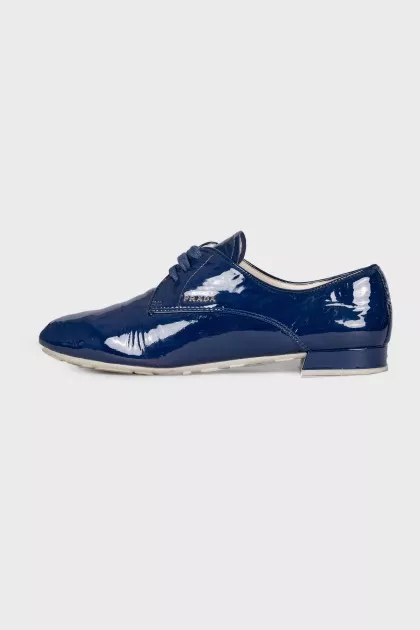 Patent blue lace-up shoes
