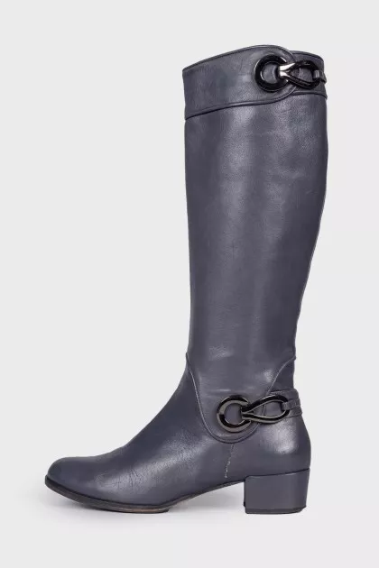 Medium heeled leather boots
