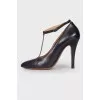 Buckle leather shoes