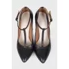 Buckle leather shoes