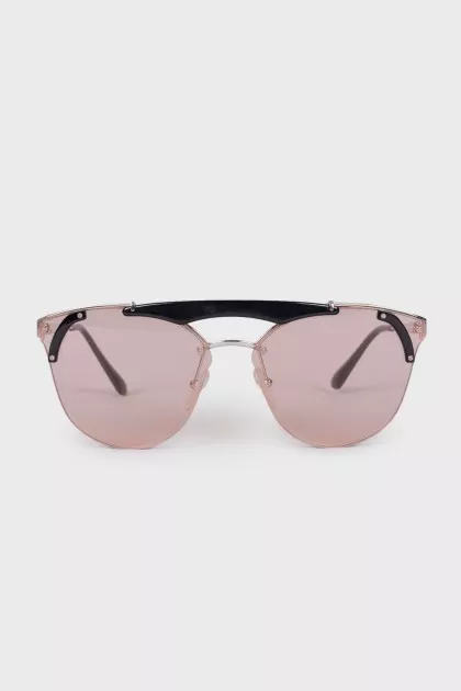Sunglasses with light lenses