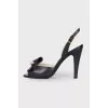 Leather sandals with bow