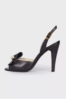 Leather sandals with bow