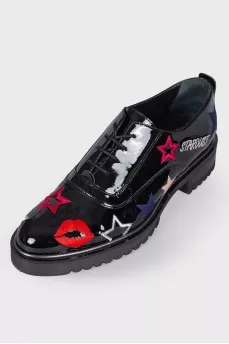 Derby with embroidery